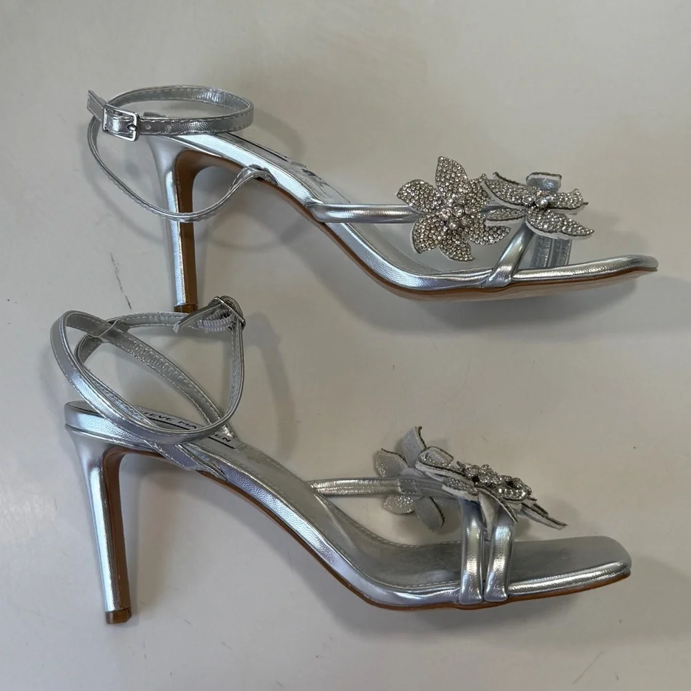 Steve Madden Metallic Silver Flower Embellished Rhinestone Heels Square Sz 8.5